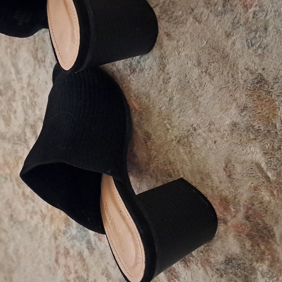 Black Cushionaire memory foam wedge sandal Women's 8.5W - Picture 2 of 7